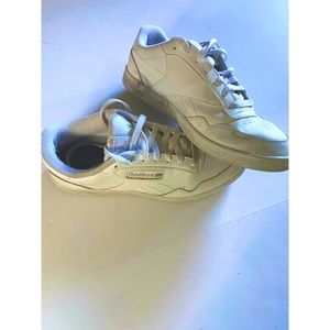 Reebok Royal White 9US/10AU/42EUR Good Condition Pre-Owned